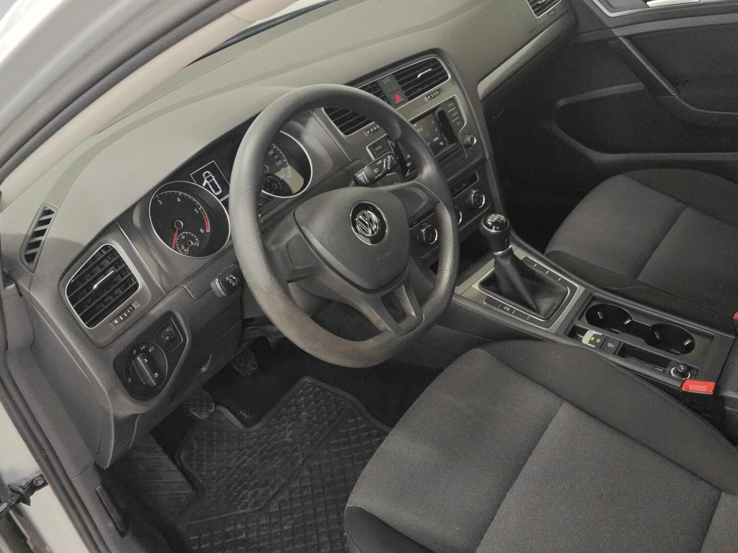 VOLKSWAGEN Golf 2015