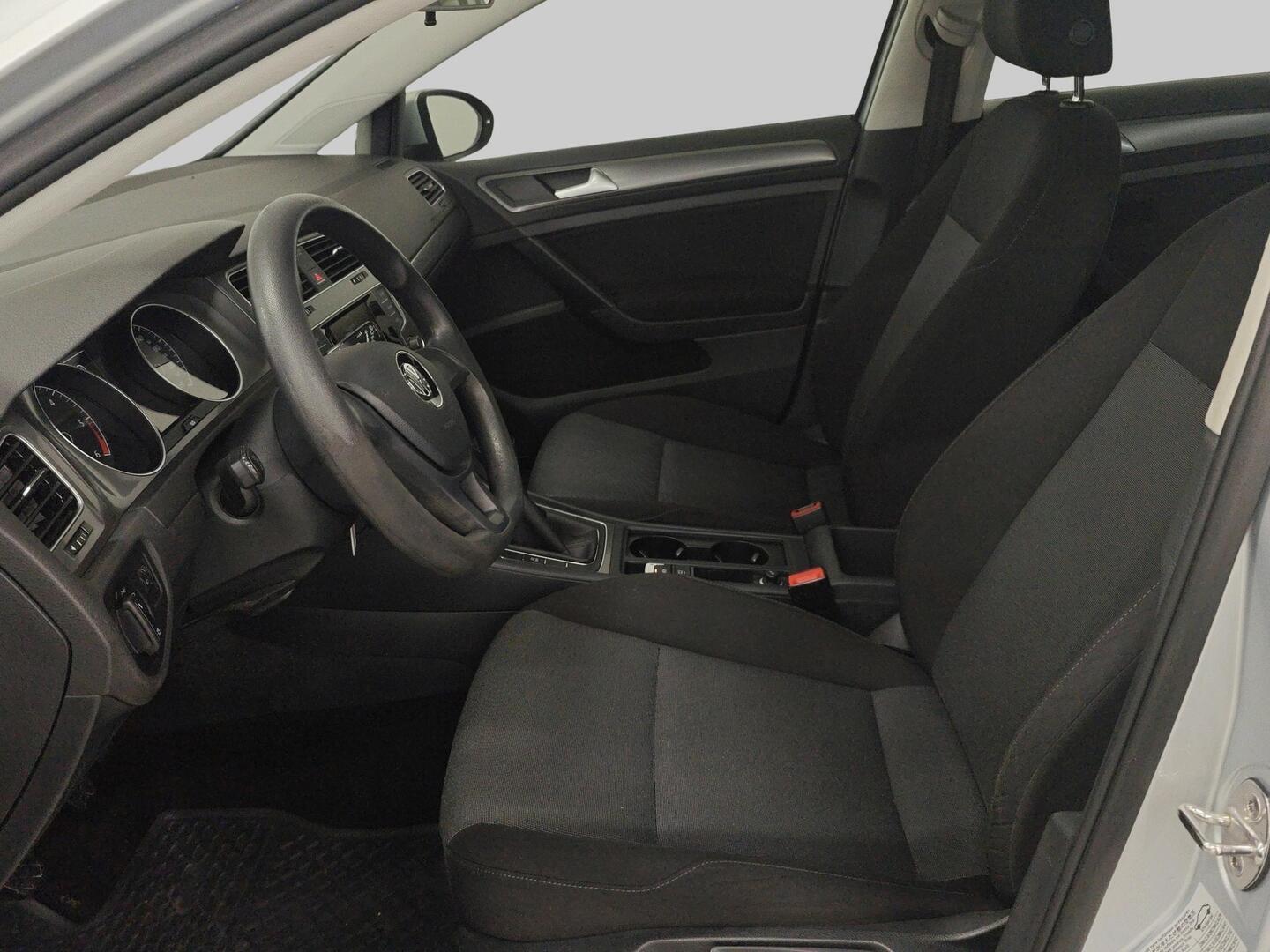 VOLKSWAGEN Golf 2015