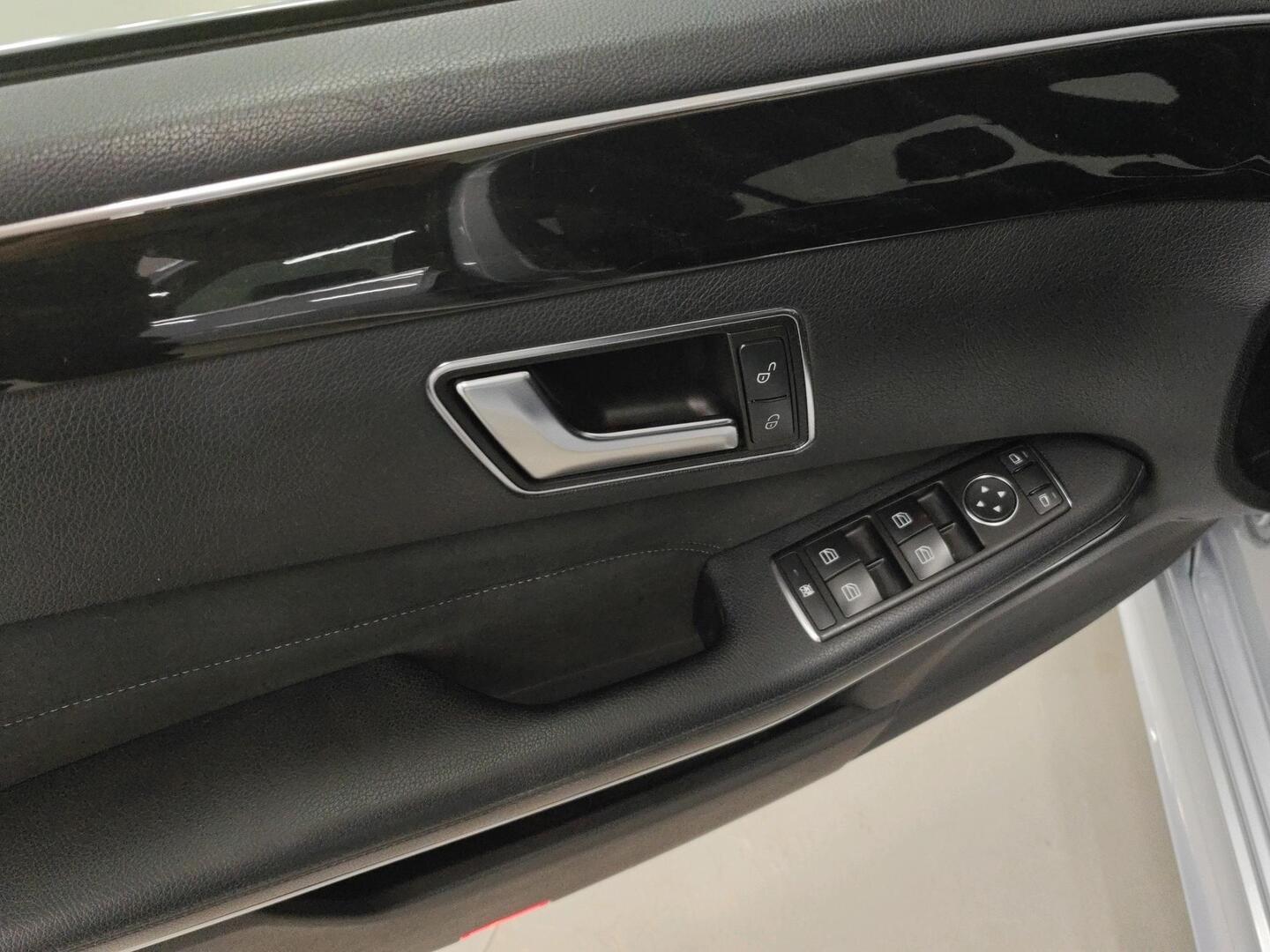 MERCEDES-BENZ E 2013