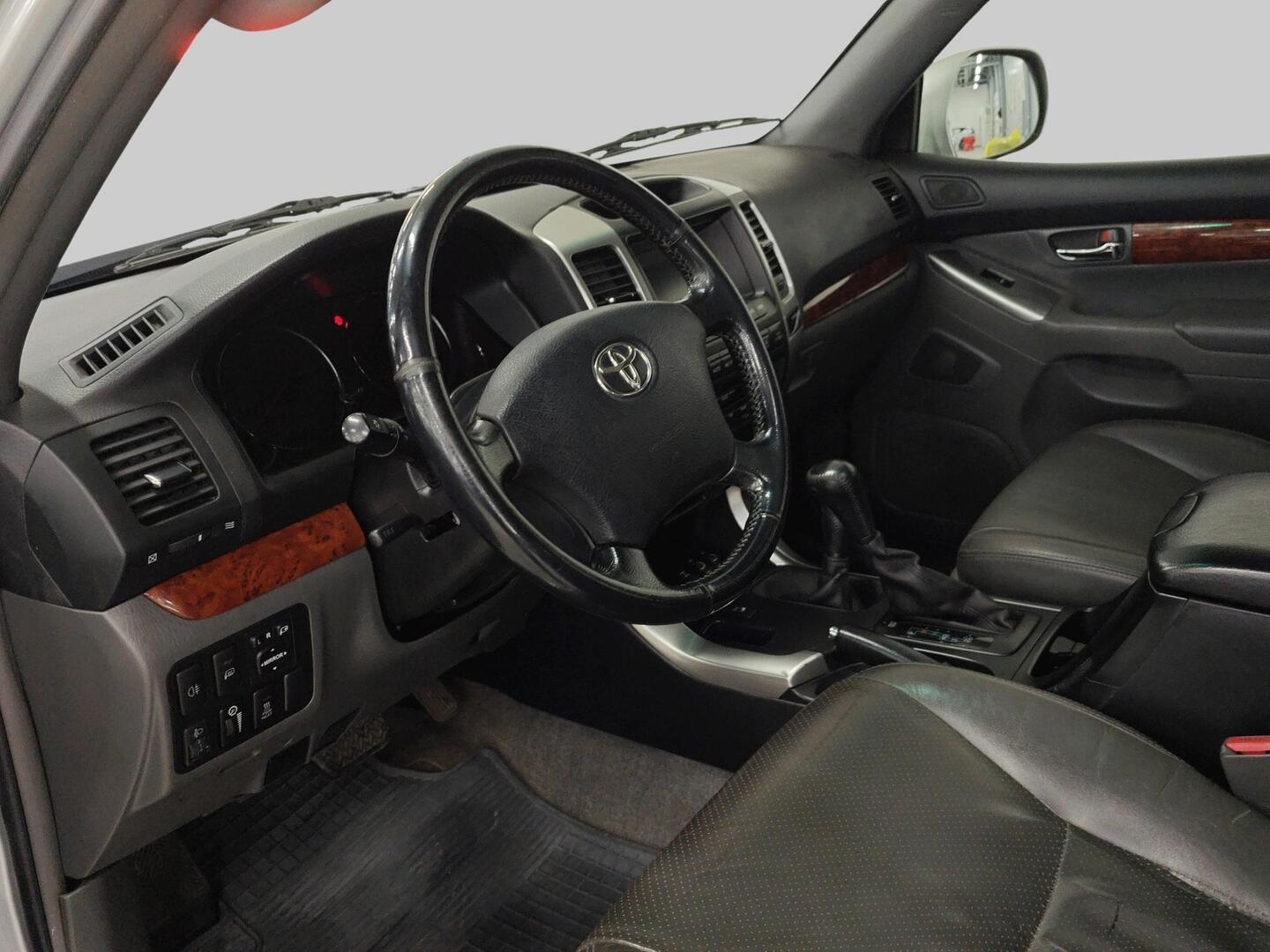TOYOTA Land Cruiser 2005