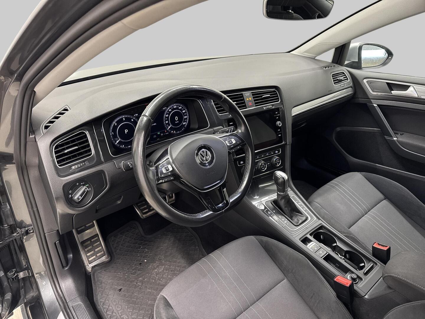 VOLKSWAGEN Golf 2019