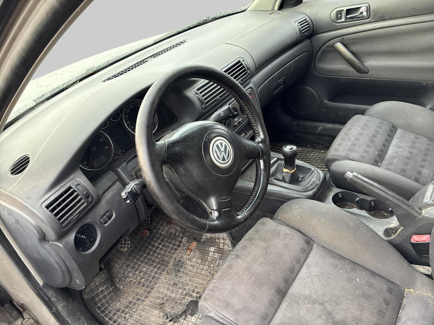 VOLKSWAGEN Passat 2004