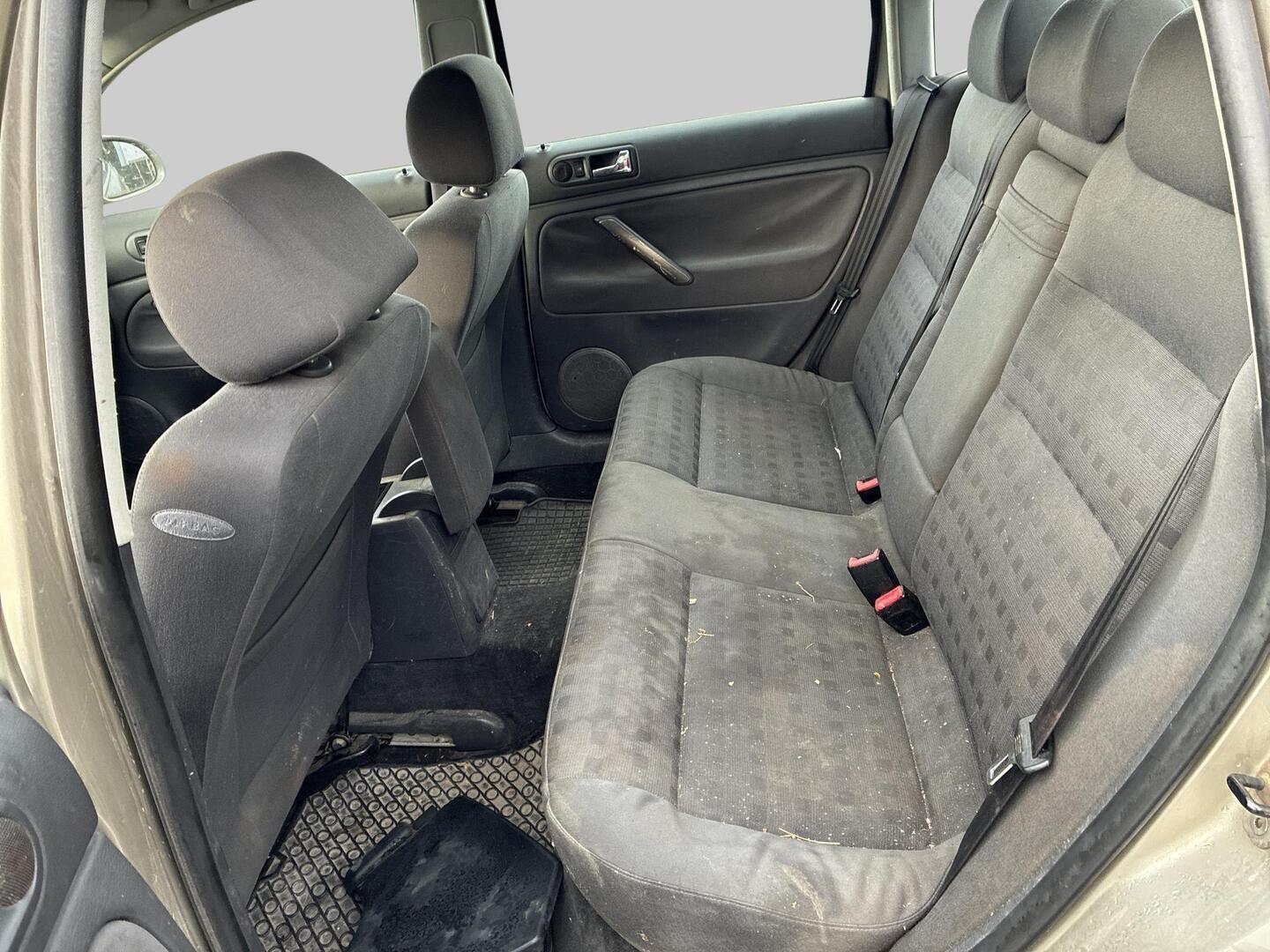VOLKSWAGEN Passat 2004