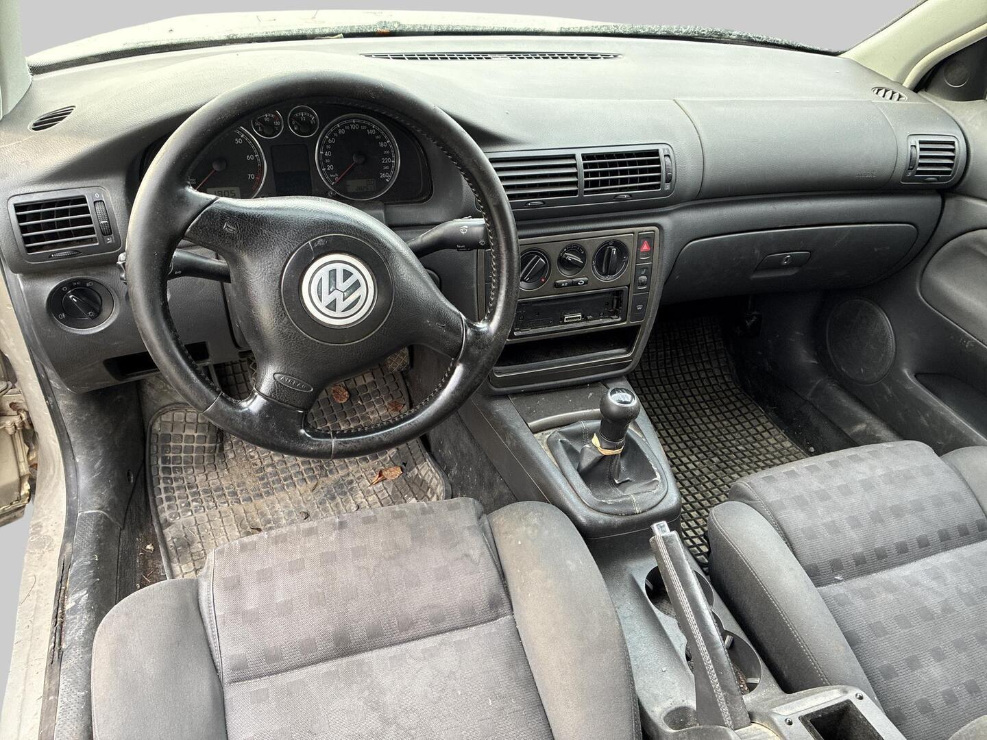 VOLKSWAGEN Passat 2004