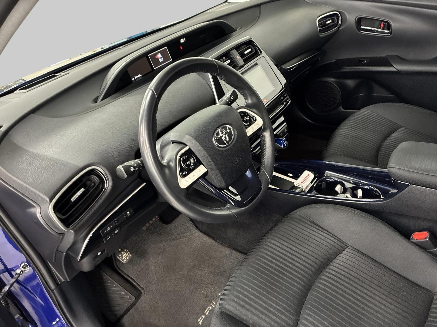 TOYOTA Prius 2017