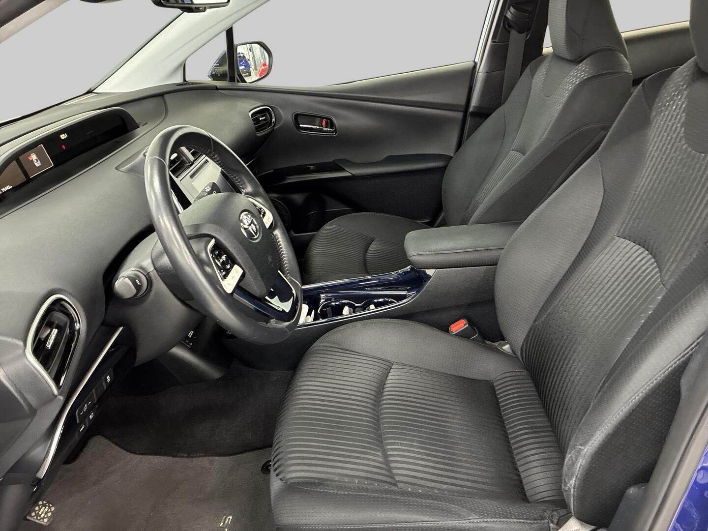 TOYOTA Prius 2017