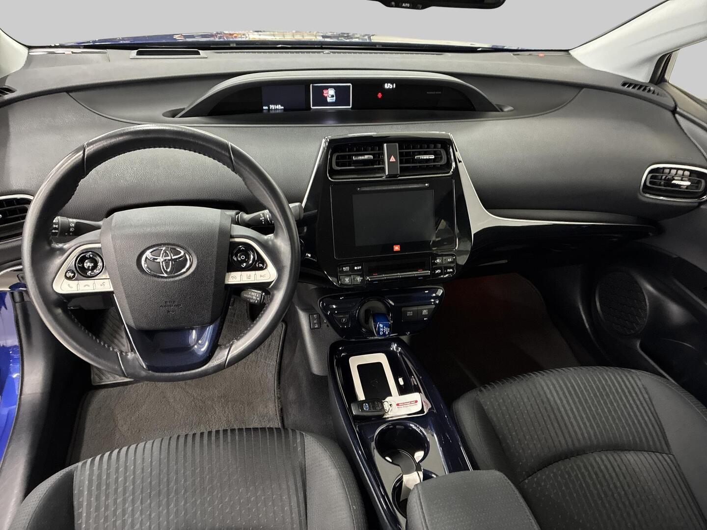 TOYOTA Prius 2017