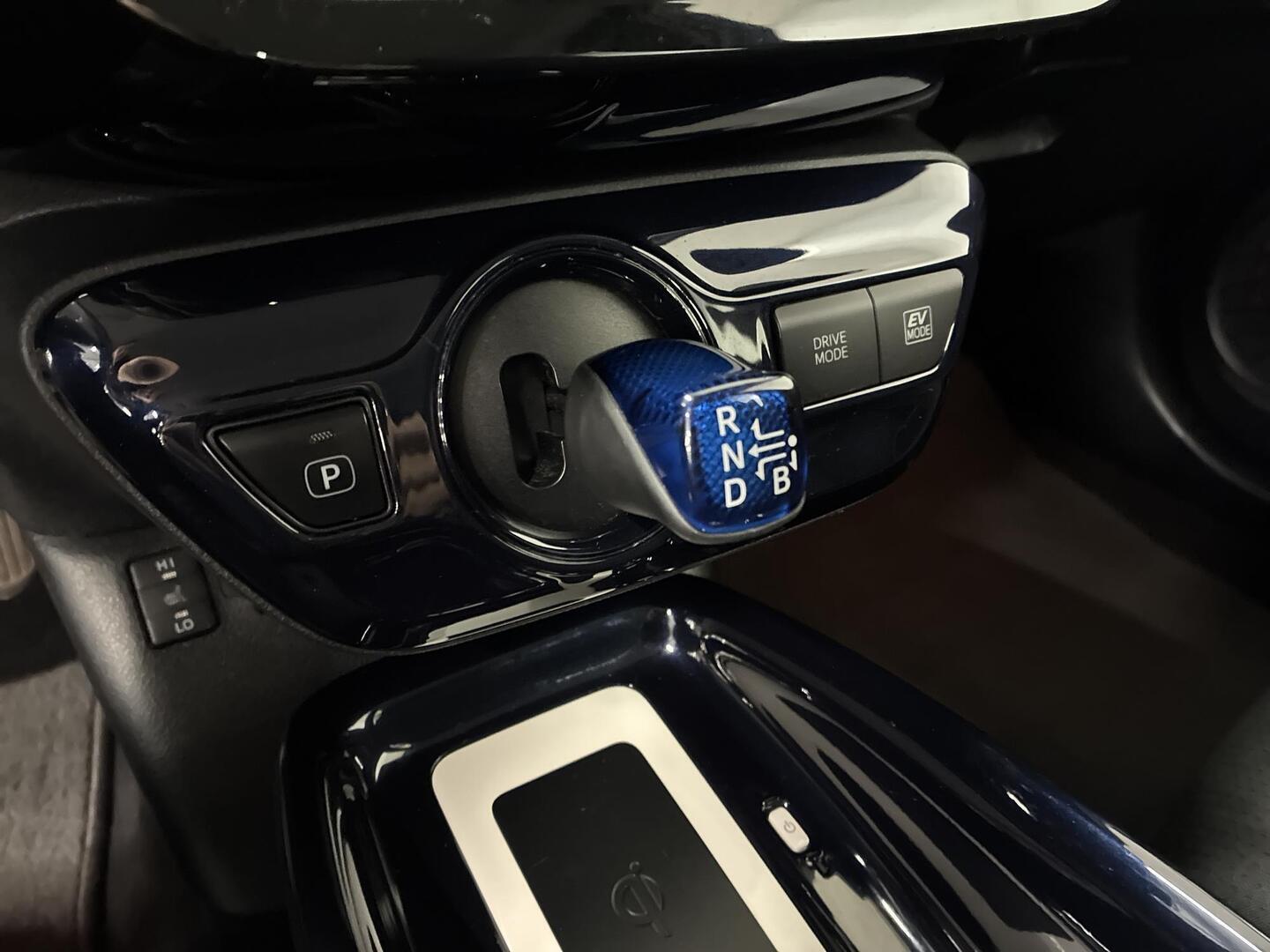 TOYOTA Prius 2017