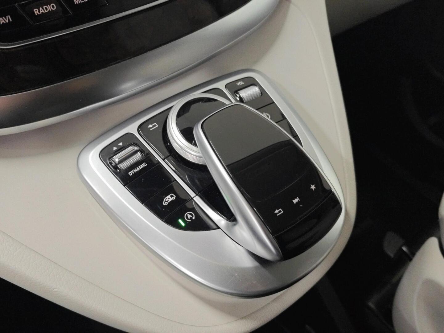 MERCEDES-BENZ V 2019