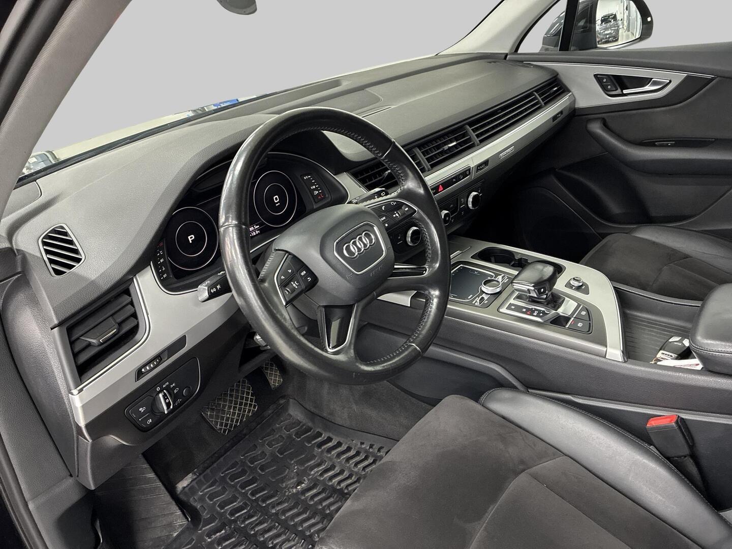 AUDI Q7 2016
