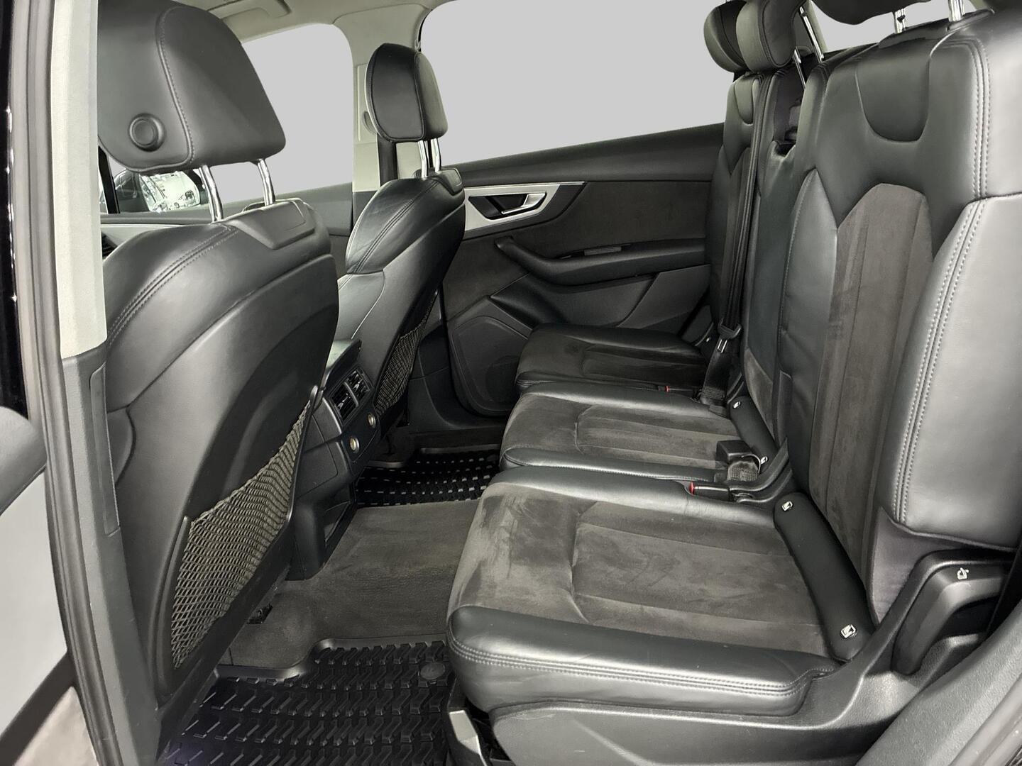 AUDI Q7 2016