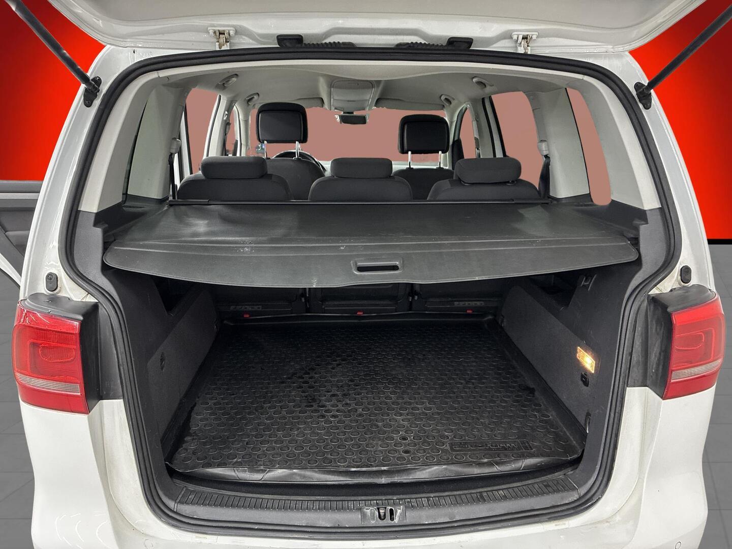 VOLKSWAGEN Touran 2014