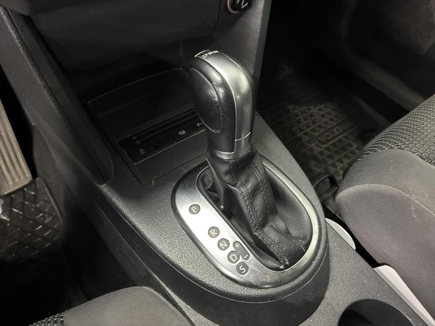 VOLKSWAGEN Touran 2014