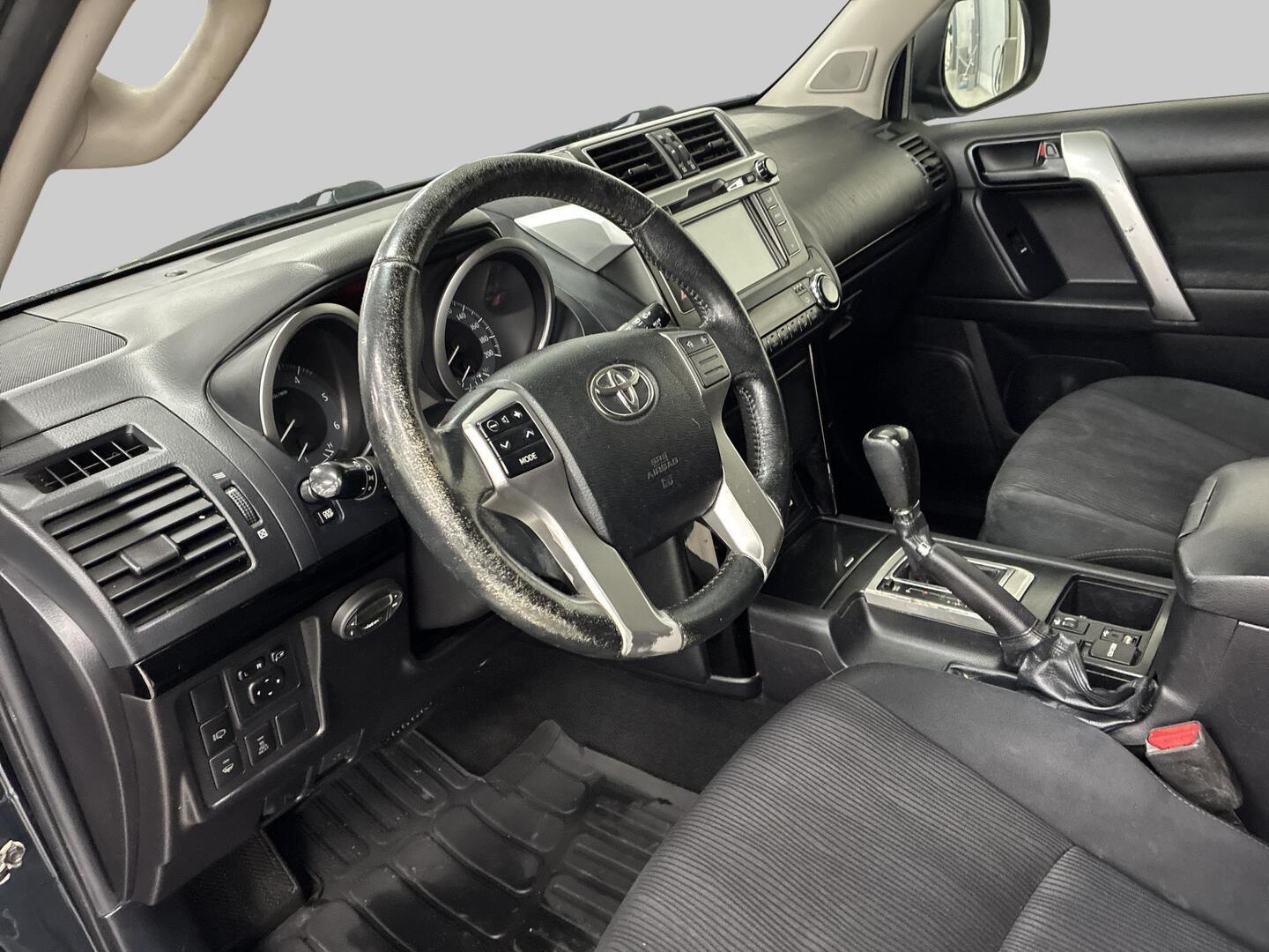 TOYOTA LAND CRUISER 2015