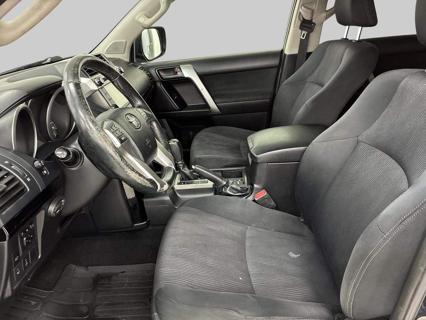 TOYOTA LAND CRUISER 2015
