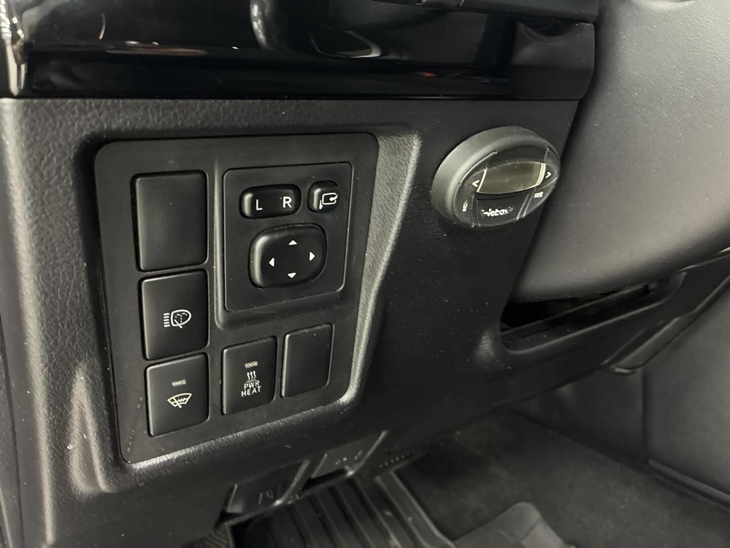 TOYOTA LAND CRUISER 2015