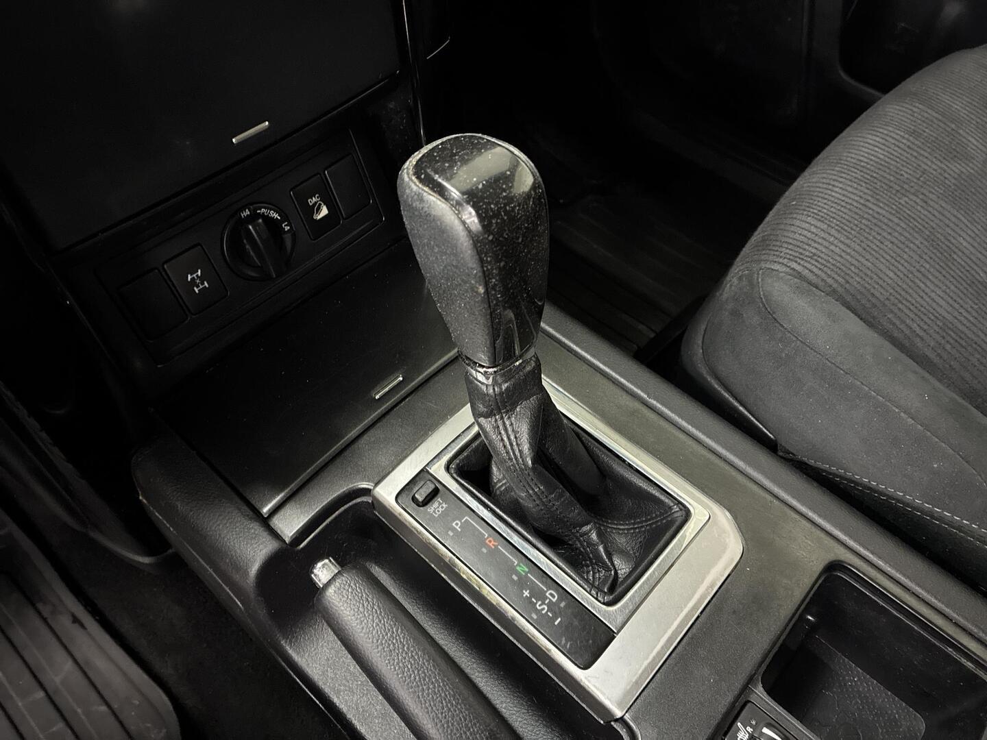 TOYOTA LAND CRUISER 2015