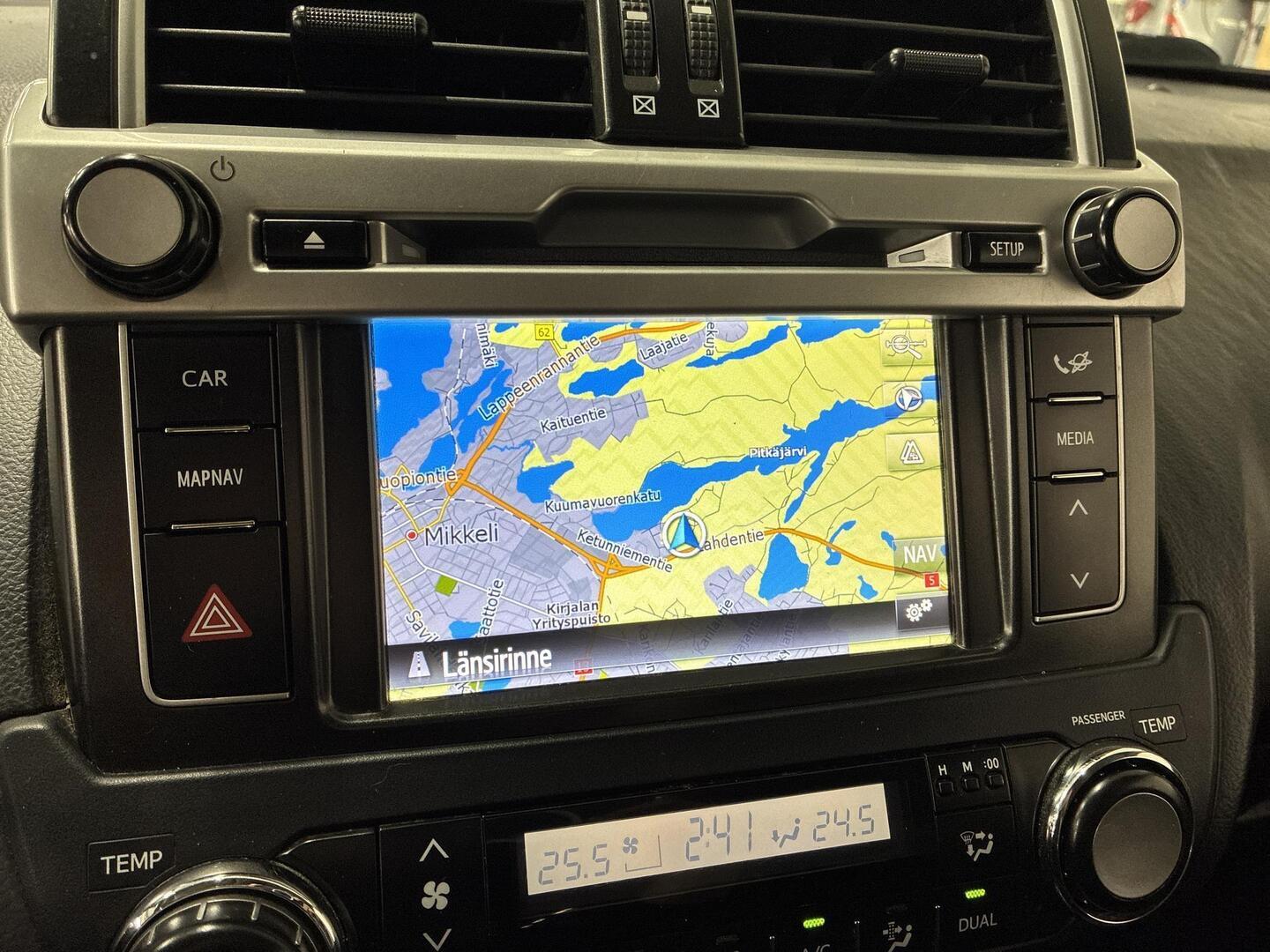 TOYOTA LAND CRUISER 2015