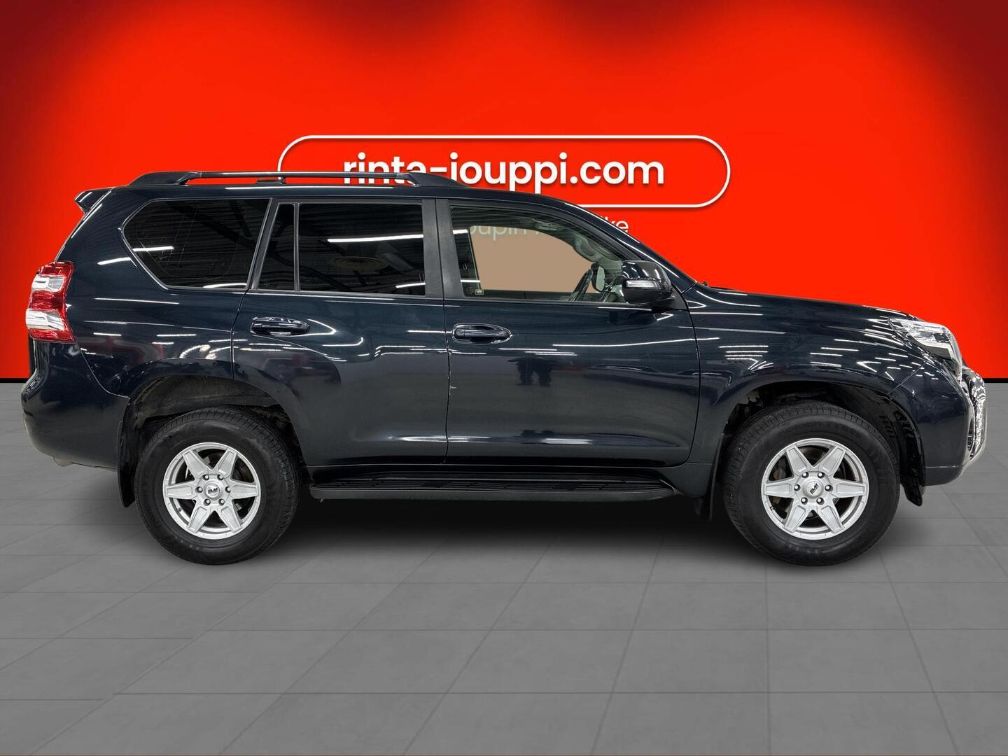 TOYOTA LAND CRUISER 2015