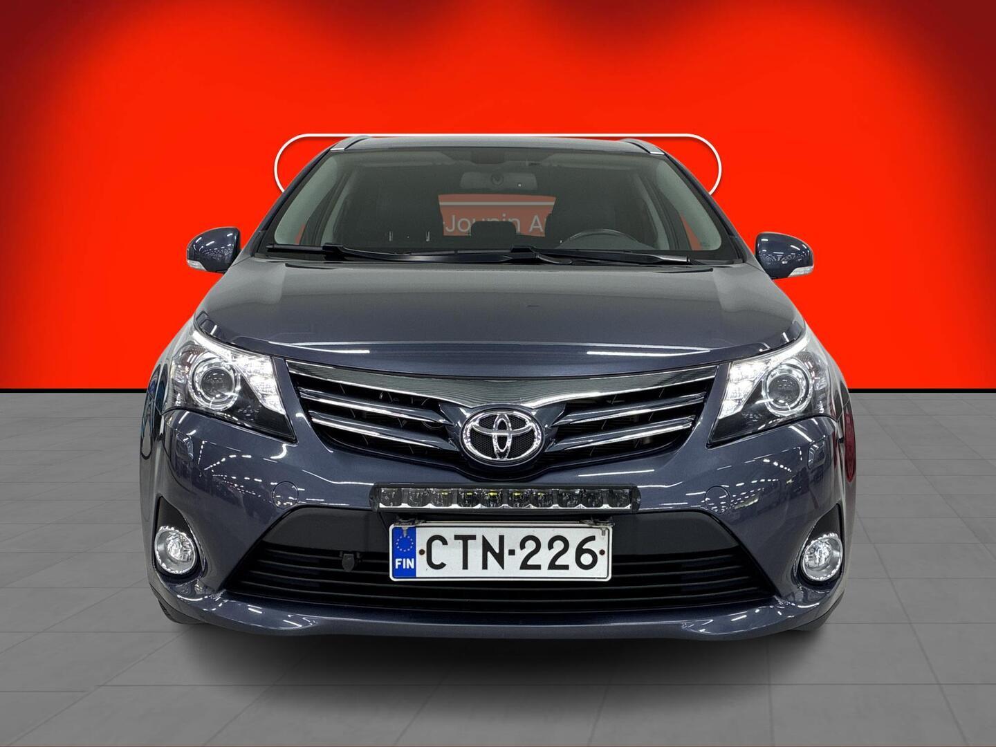 TOYOTA Avensis 2015