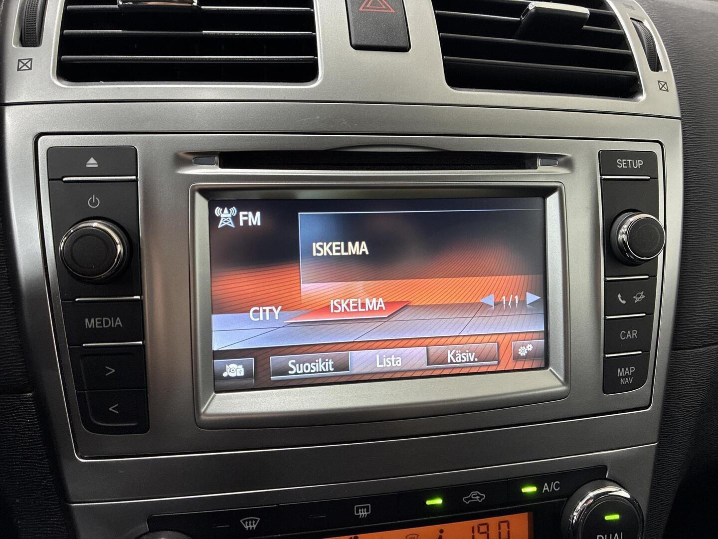 TOYOTA Avensis 2015