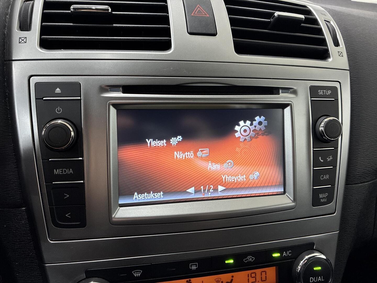 TOYOTA Avensis 2015