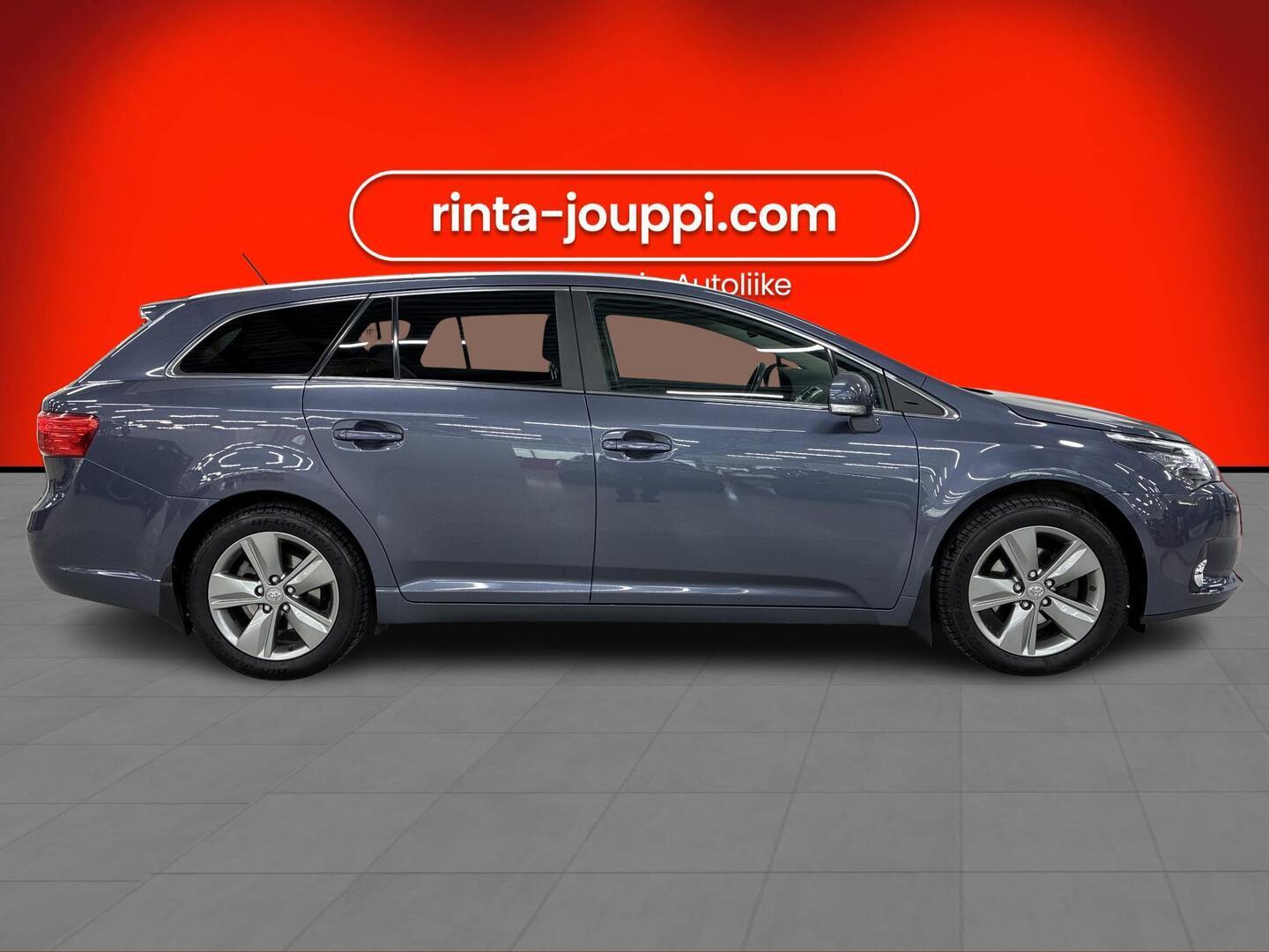 TOYOTA Avensis 2015