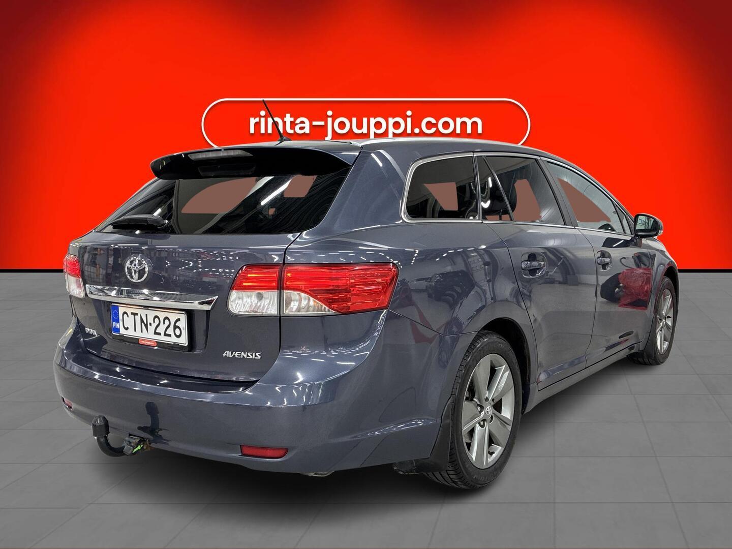 TOYOTA Avensis 2015