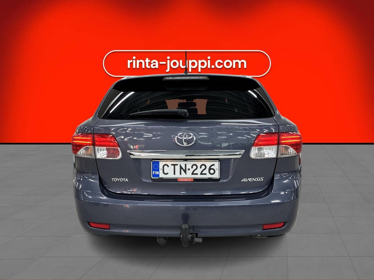 TOYOTA Avensis 2015
