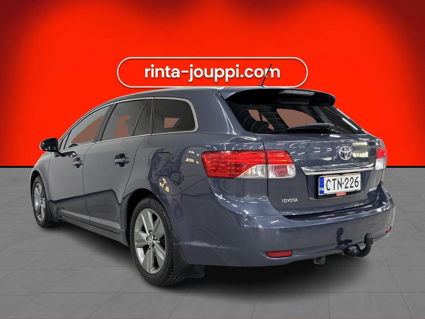 TOYOTA Avensis 2015