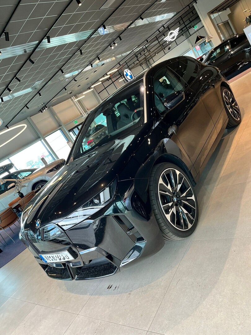 BMW IX 2025