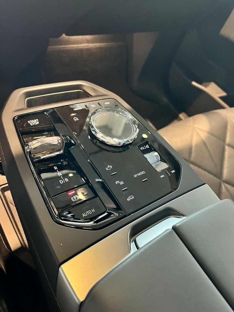 BMW IX 2025