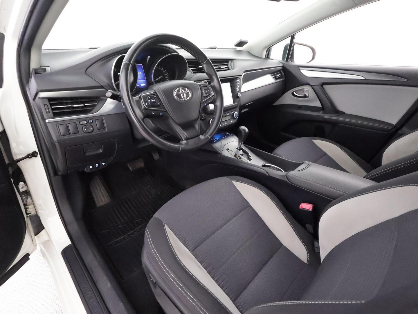 TOYOTA AVENSIS 2017