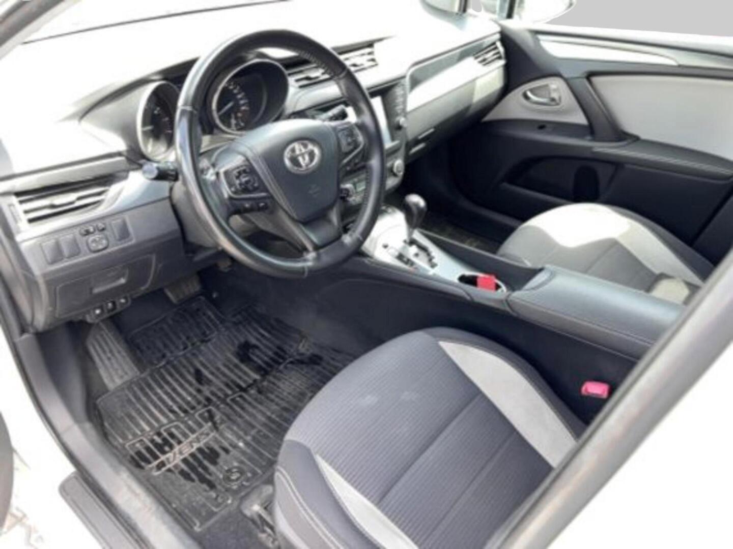TOYOTA AVENSIS 2017