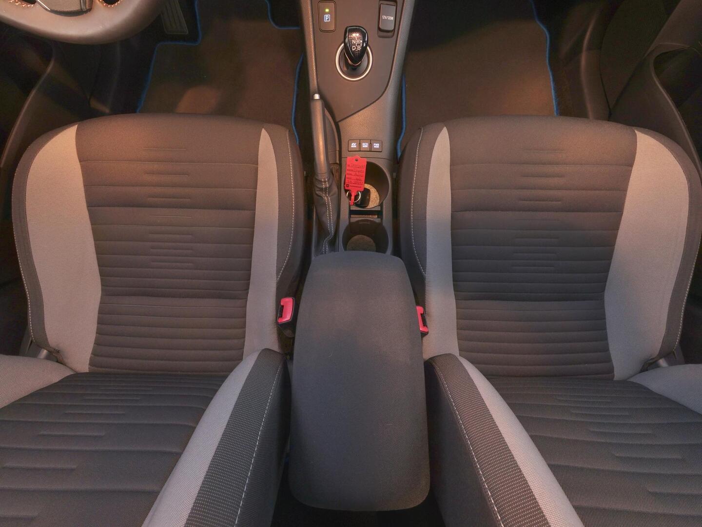 TOYOTA AURIS 2016