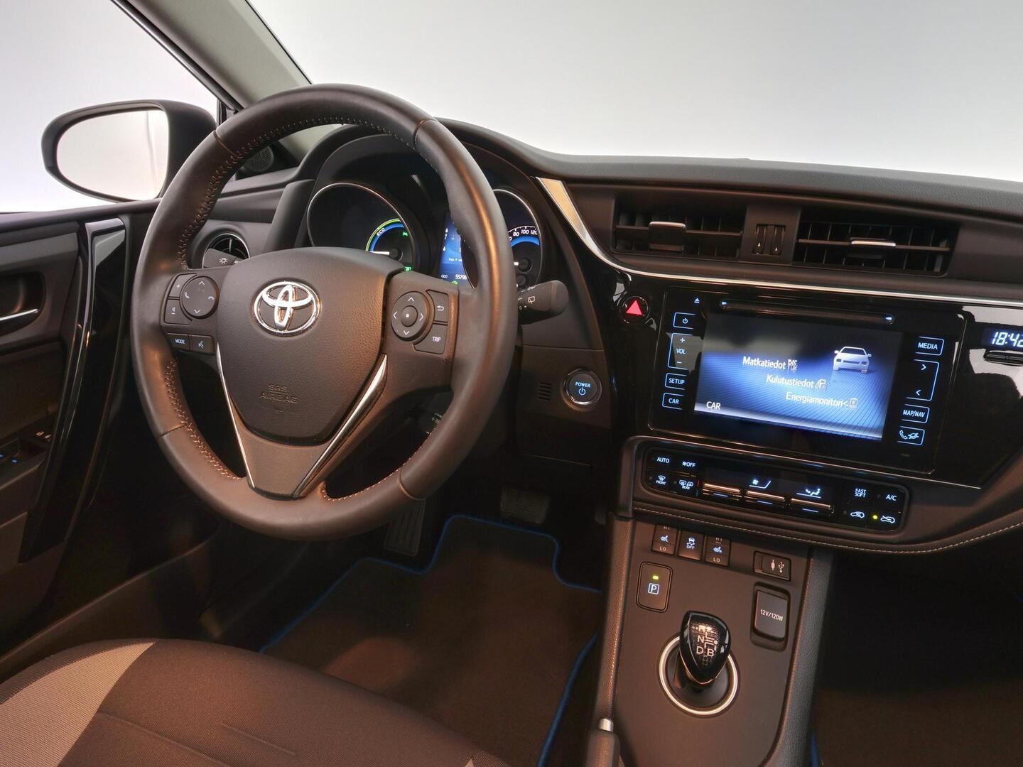 TOYOTA AURIS 2016