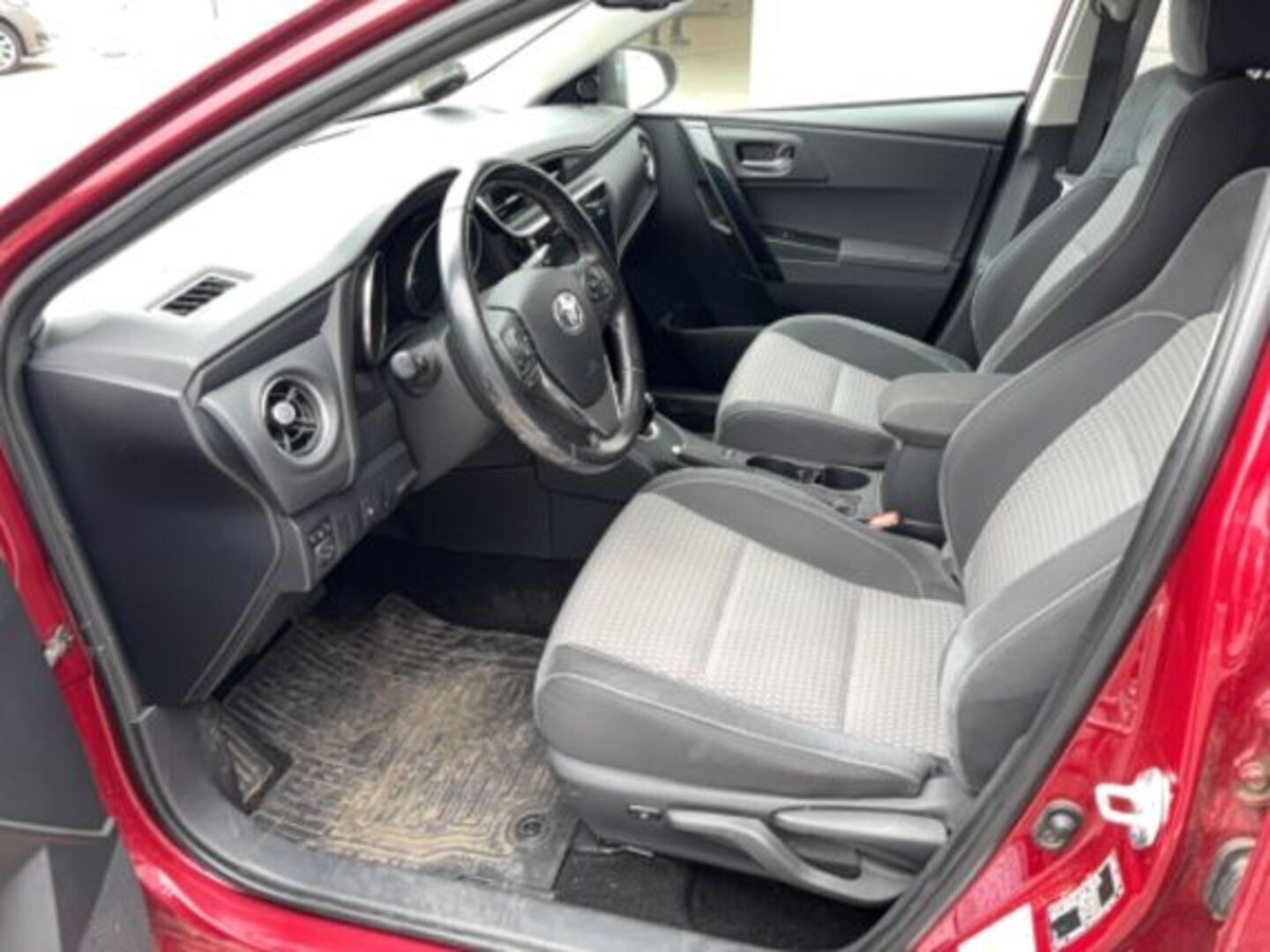 TOYOTA AURIS 2018