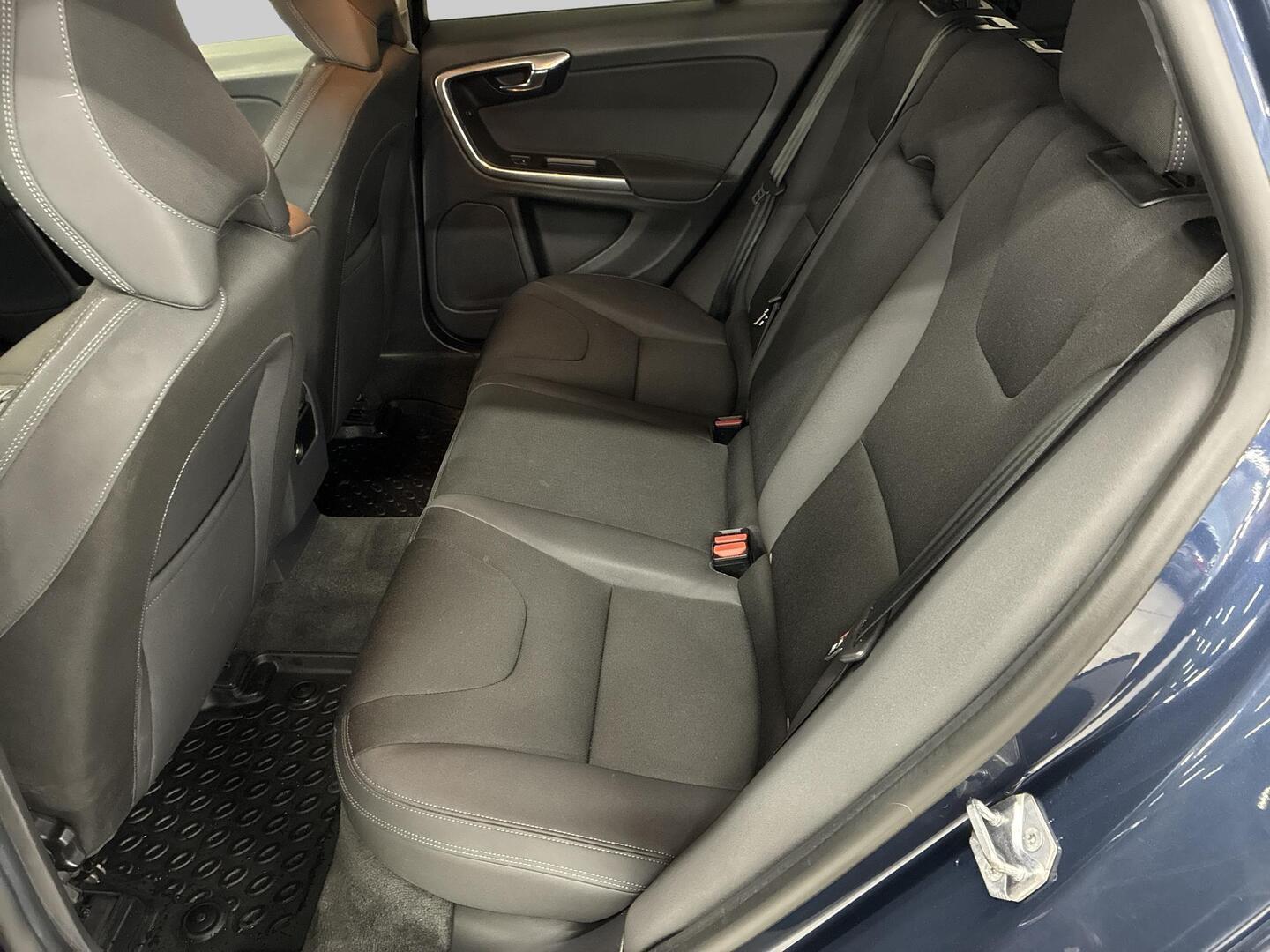 VOLVO V60 2014