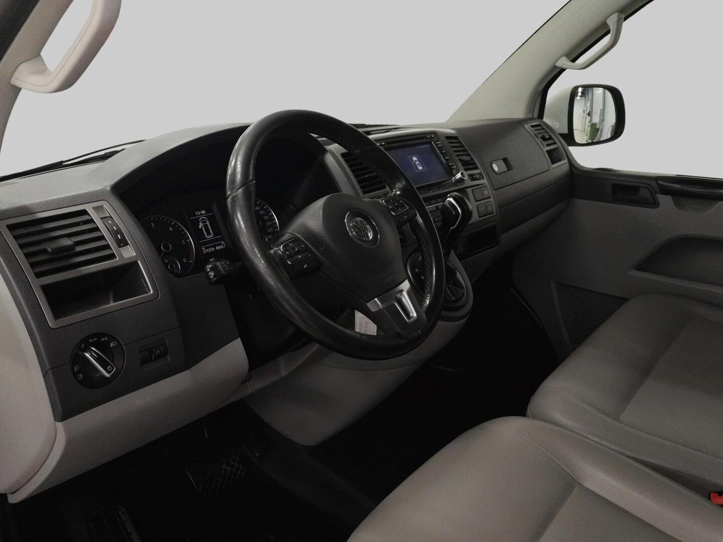 VOLKSWAGEN Caravelle 2012