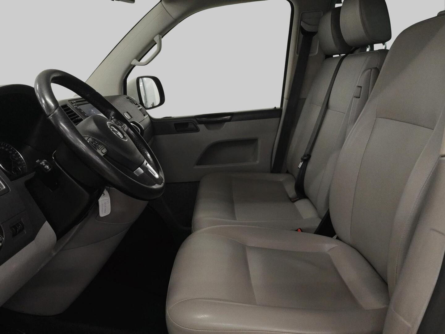 VOLKSWAGEN Caravelle 2012