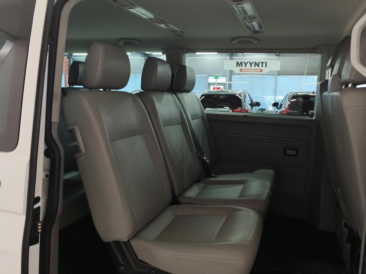 VOLKSWAGEN Caravelle 2012