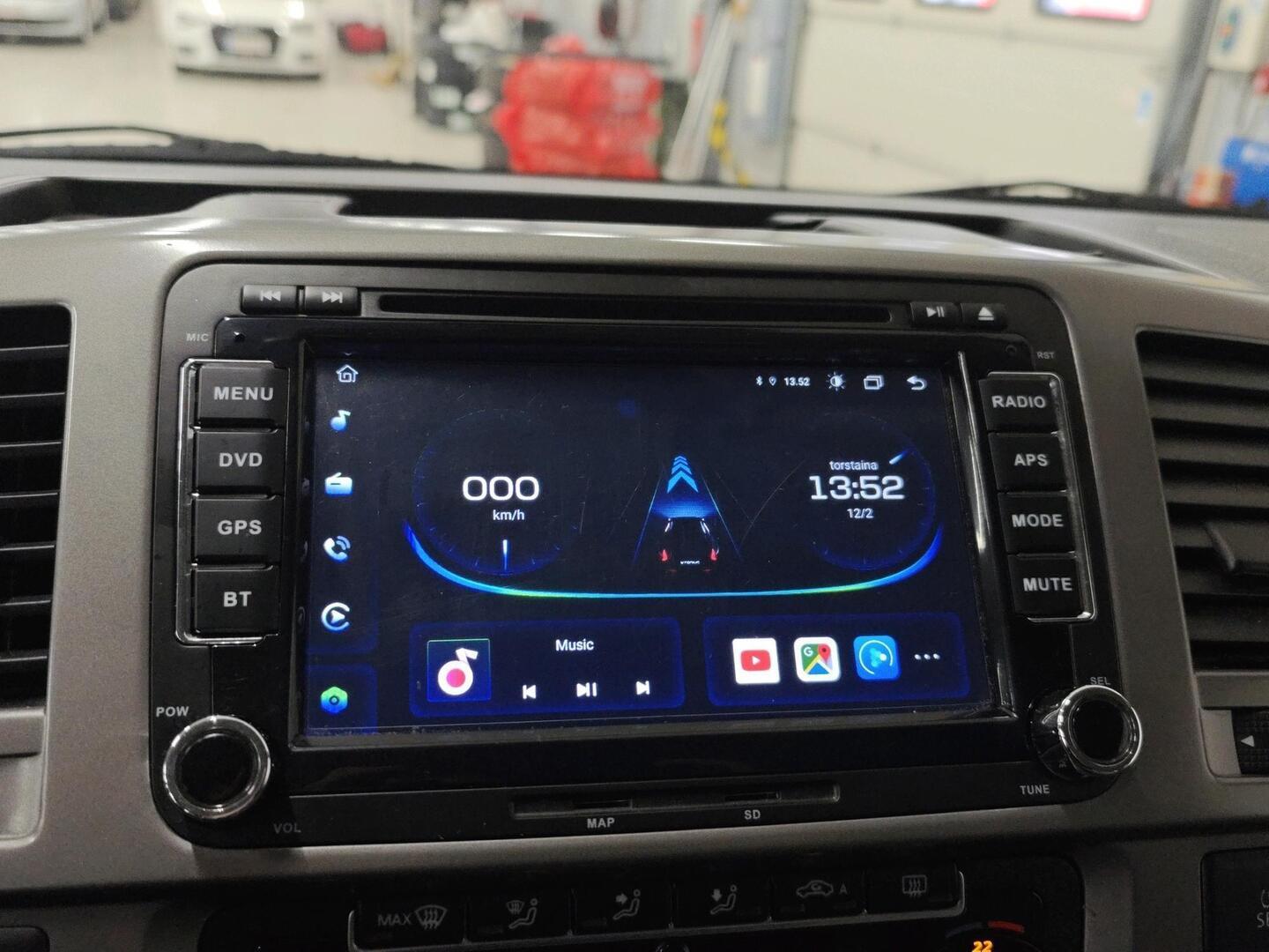 VOLKSWAGEN Caravelle 2012