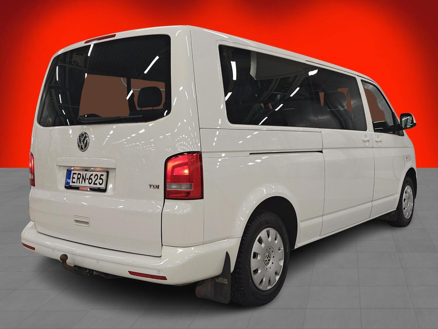 VOLKSWAGEN Caravelle 2012