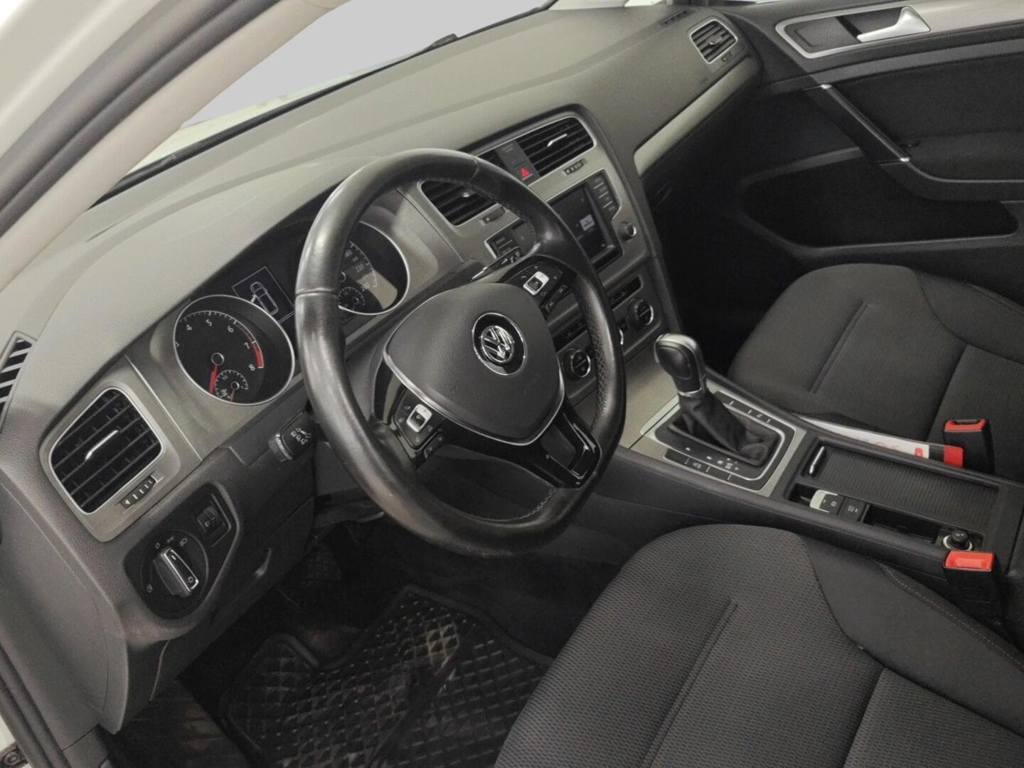 VOLKSWAGEN Golf 2017