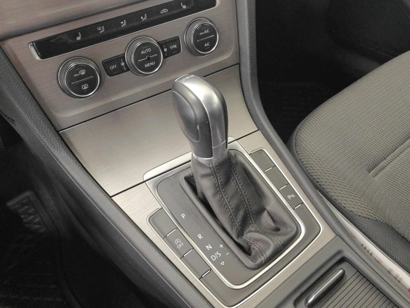 VOLKSWAGEN Golf 2017