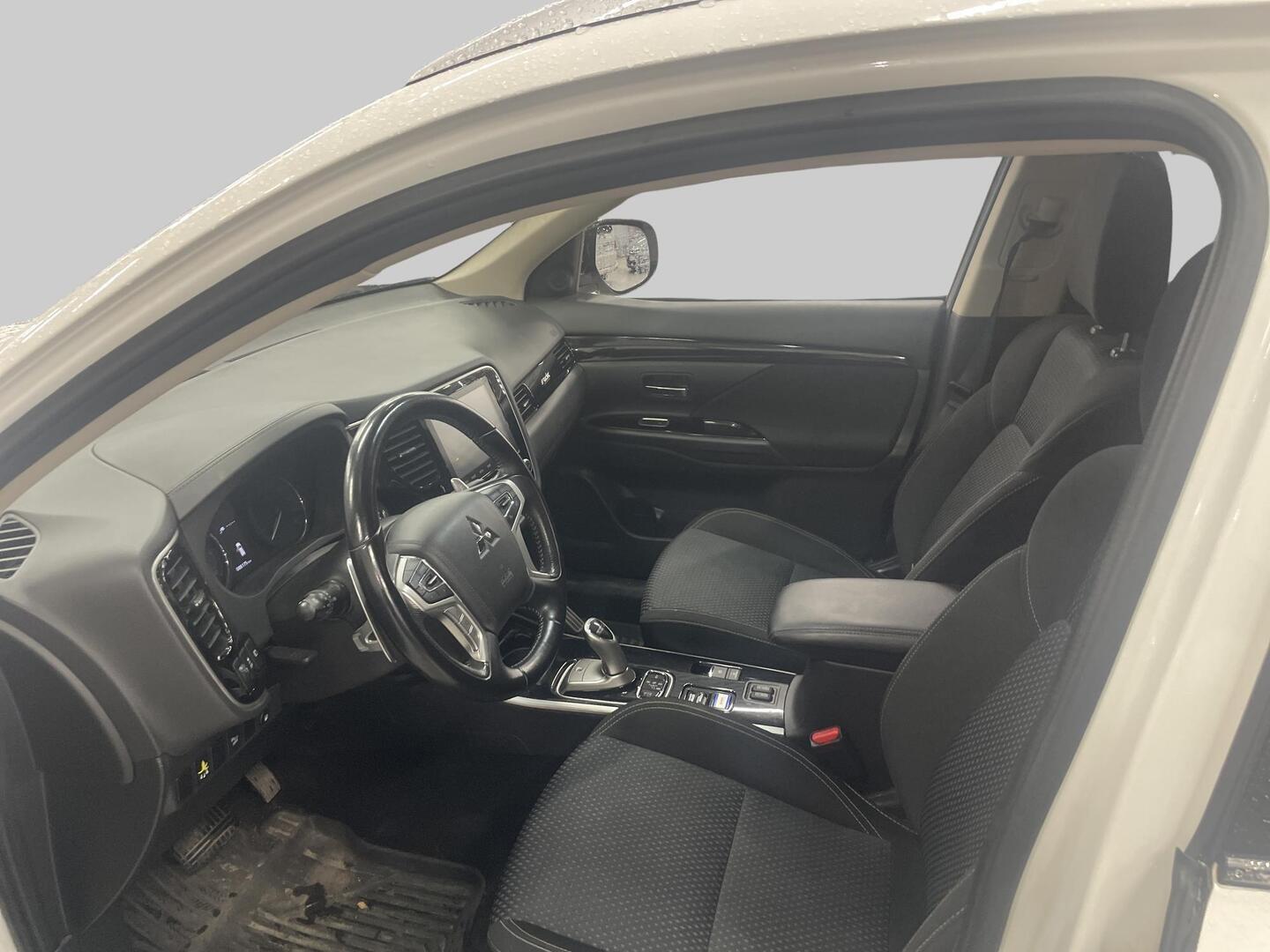 MITSUBISHI Outlander PHEV 2020