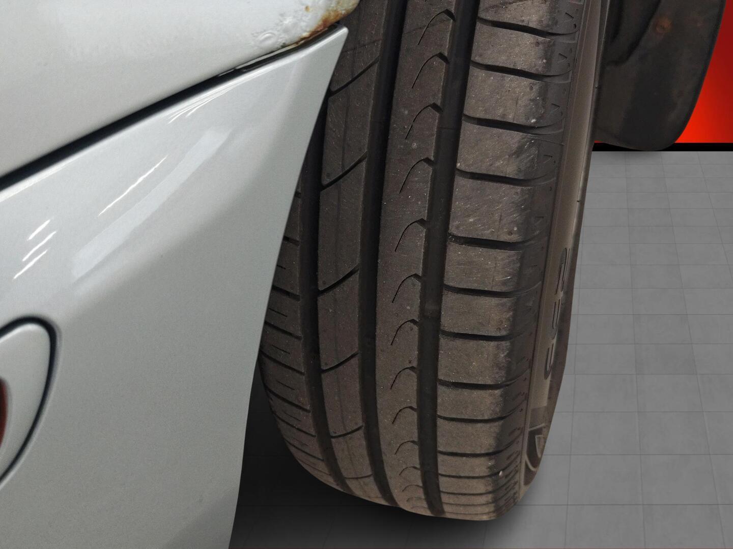 VOLVO V40 2004