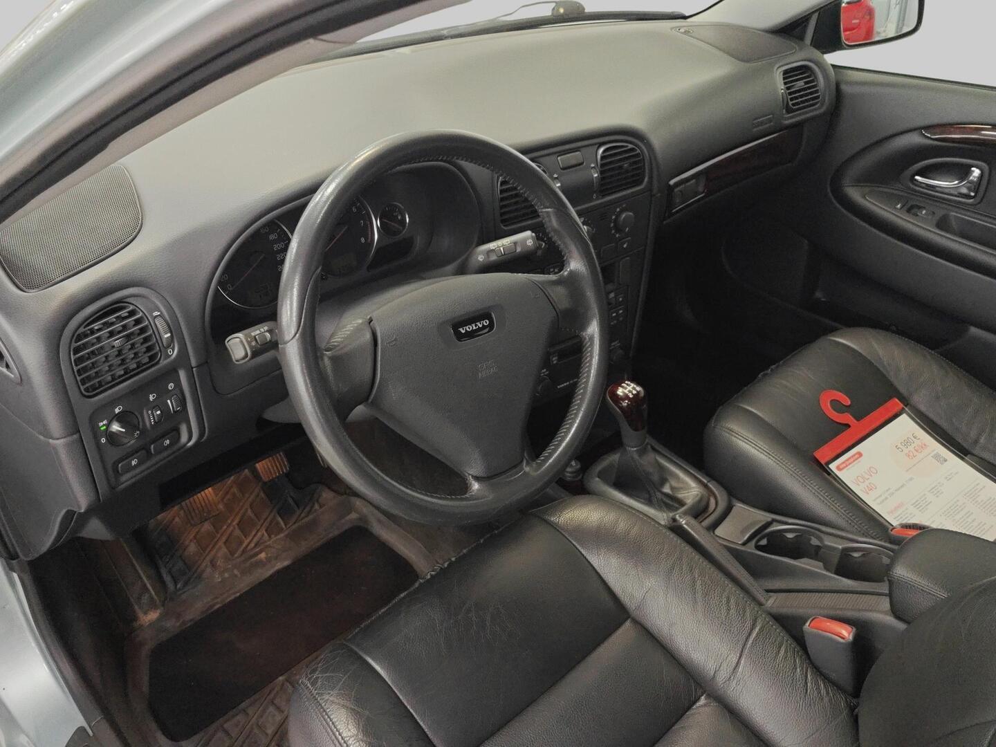 VOLVO V40 2004