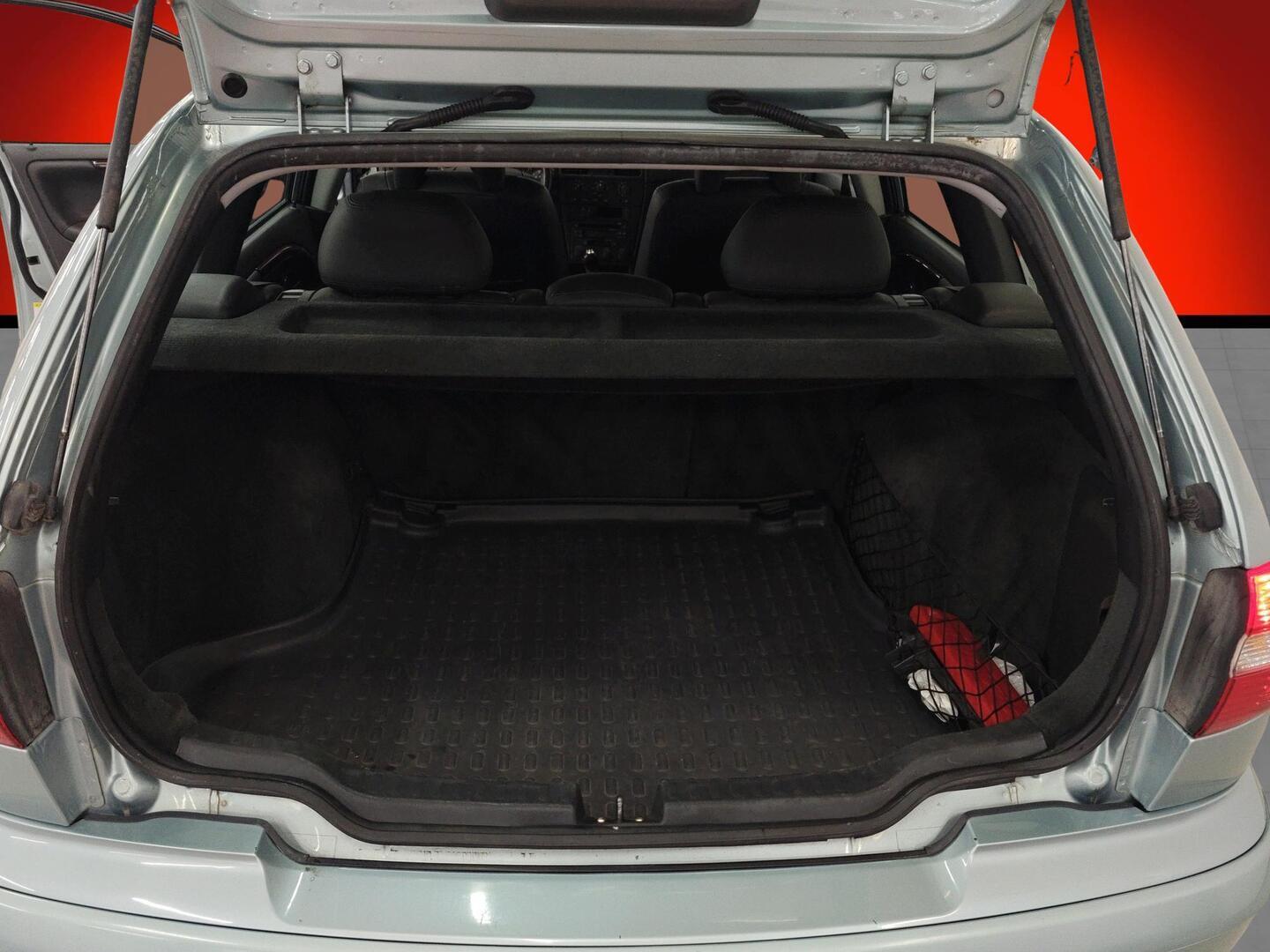 VOLVO V40 2004