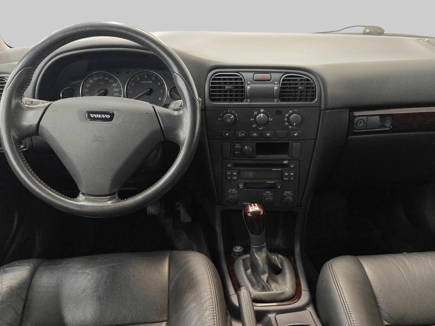 VOLVO V40 2004